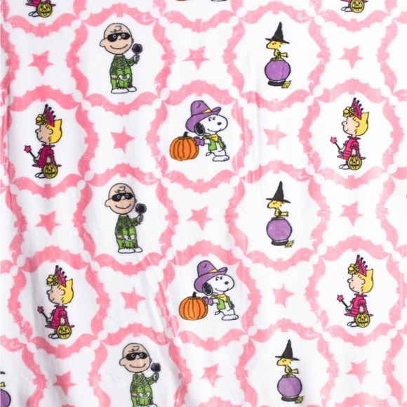 🔹️Peanuts🔹️ Snoopy Halloween Blanket/ Throw  - Pink, White 60x70 - Picture 2 of 2